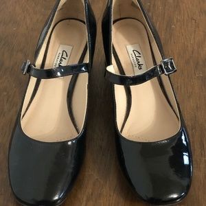 Clarks size 7, Chinaberry Pop’ black patent Mary Jane